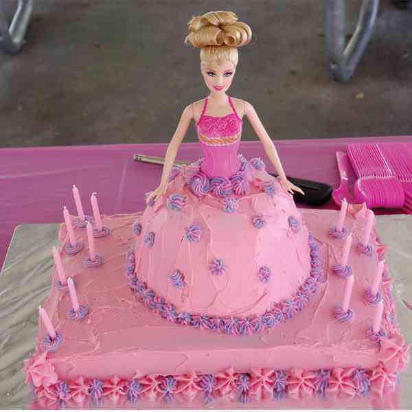 Barbie-Doll-Cake