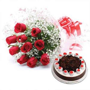 Red-Roses-With-Black-Forest