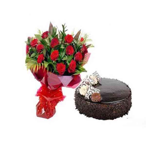 Red-Roses-With-Chocolate-Ca