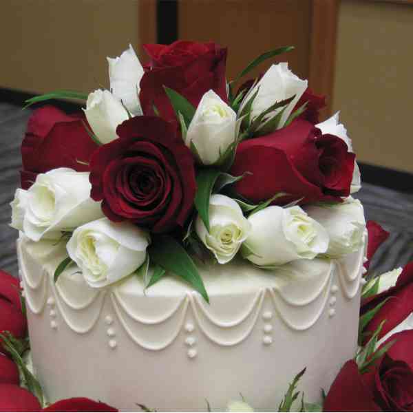Red & White Roses With Cake