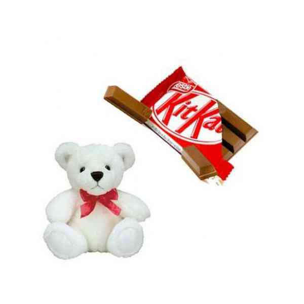 Teddy-With-Kitkat
